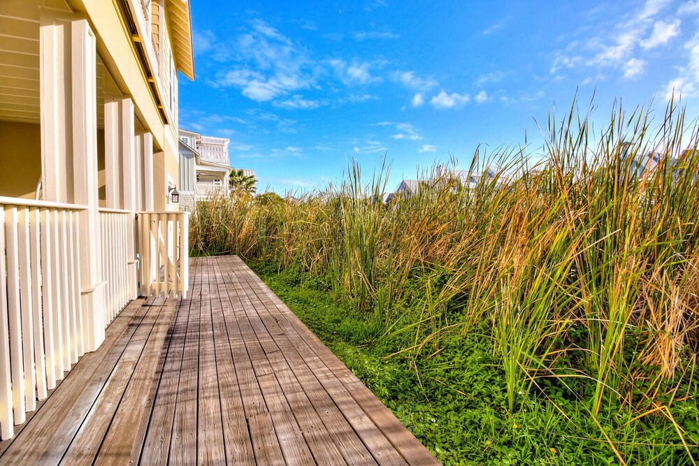 Darling Beach Home on Fishing Lake w/ Access to Cinnamon Shore