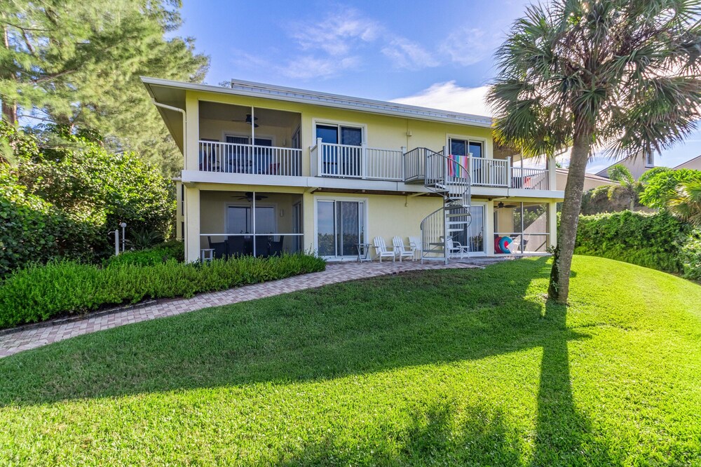 Beach Castle #3: 2 BR / 2 BA Resort on Longboat Key by RVA, Sleeps 6