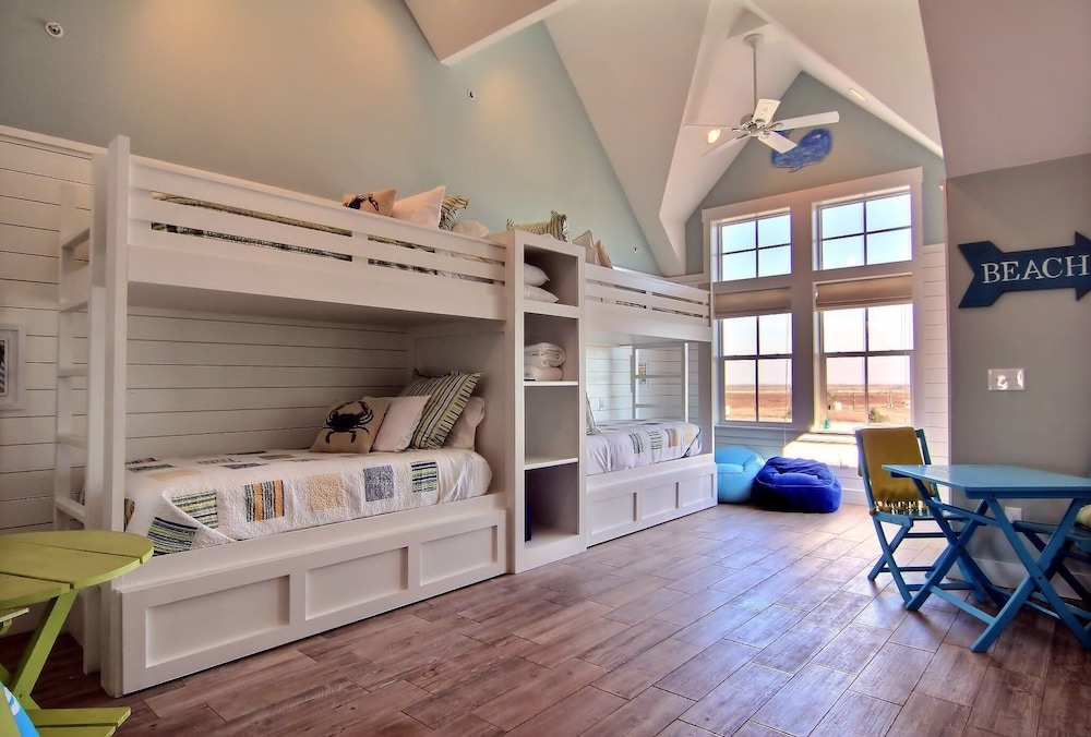 Get Gulf & Bay Cinnamon Shore Condo w/ Great Amenities