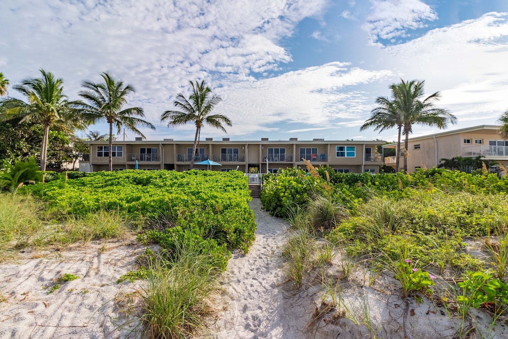 The Beach on Longboat Key #226: STUDIO / 1 BA Resort by RVA, Sleeps 4