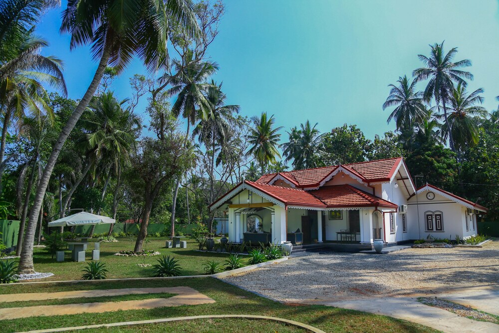 Suri Palm Villa in Wennappuwa, Sri Lanka