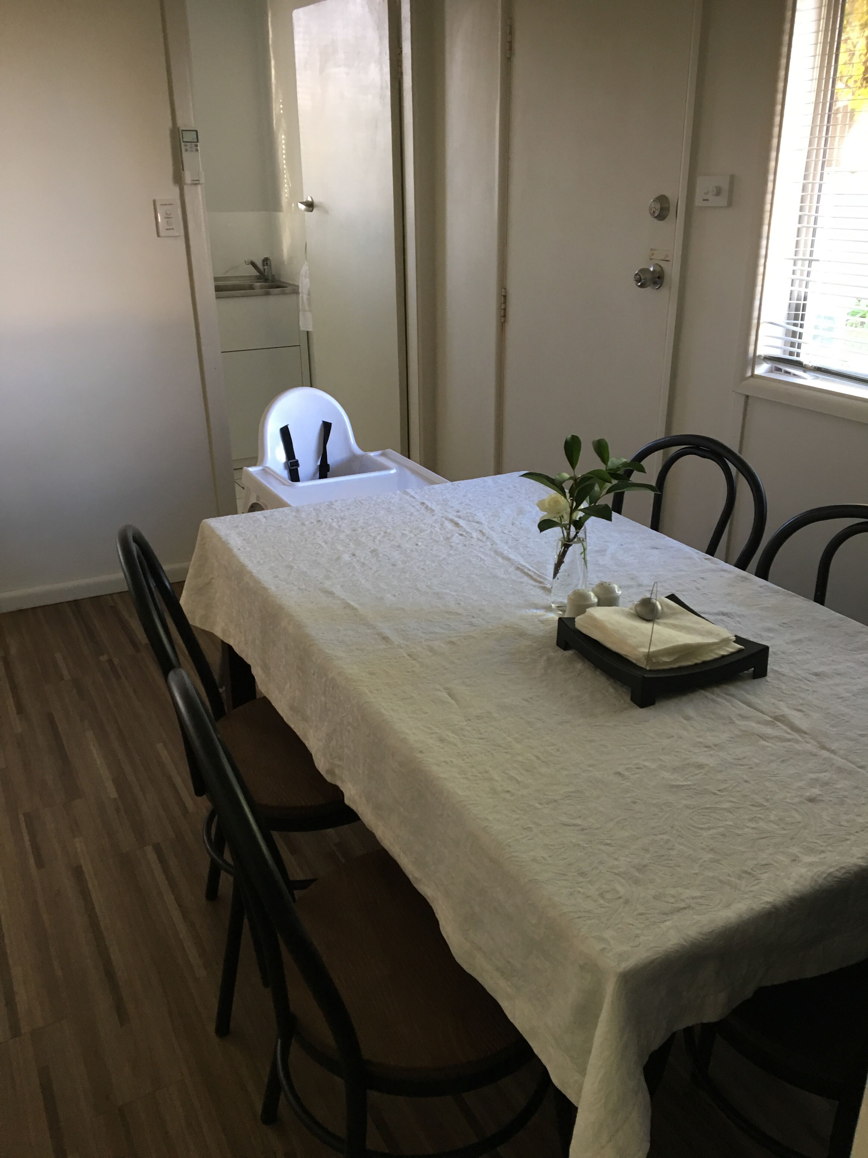 Rose Cottage - Pet and Family Friendly Accommodation