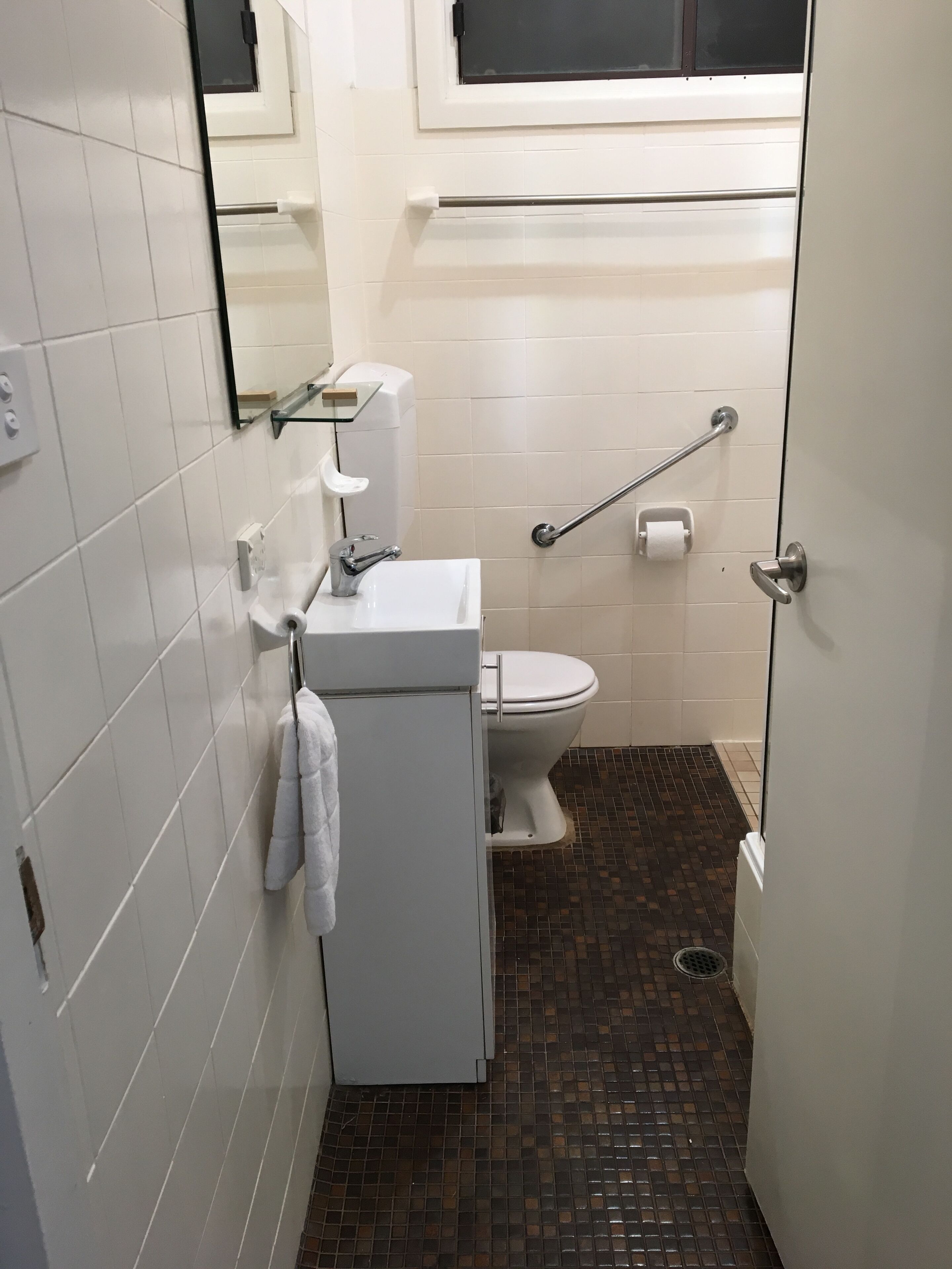 Rose Cottage - Pet and Family Friendly Accommodation