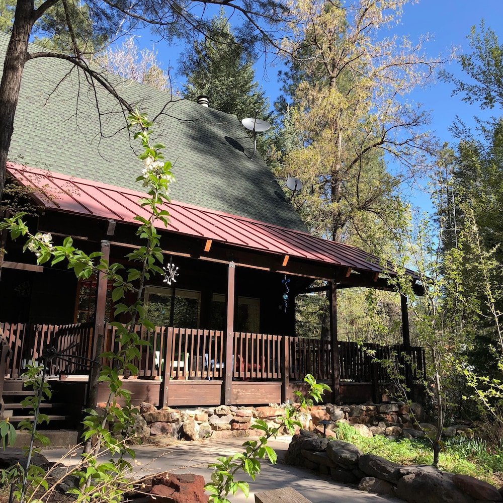 Oak Creek Canyon Cabin Getaway Peaceful Retreat in Sedona Bear