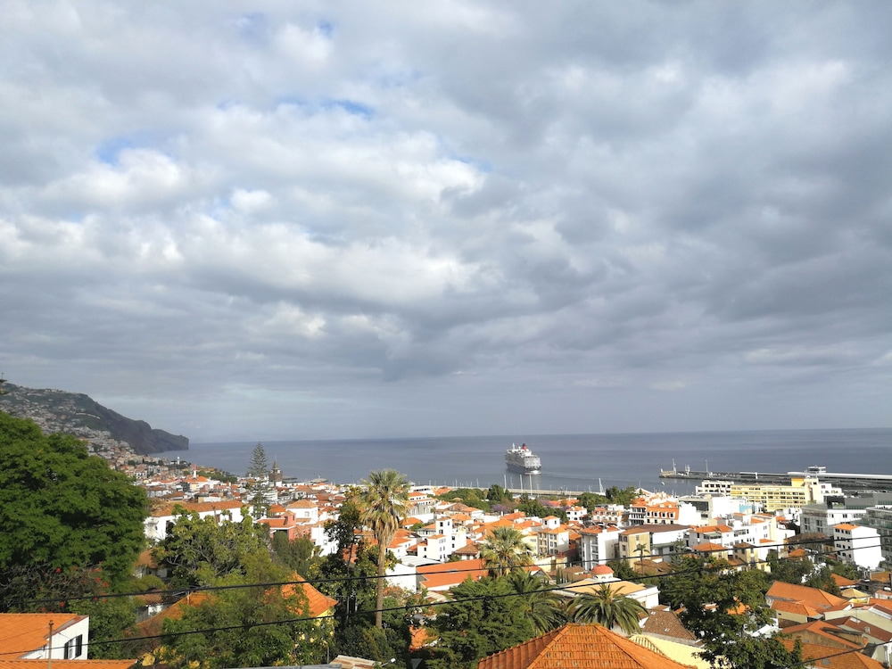 House with great view in the historic center of Funchal São Pedro Vrbo
