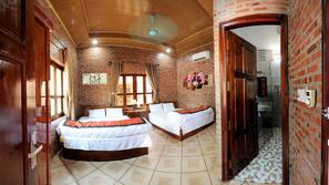 Minibar, desk, free WiFi, wheelchair access