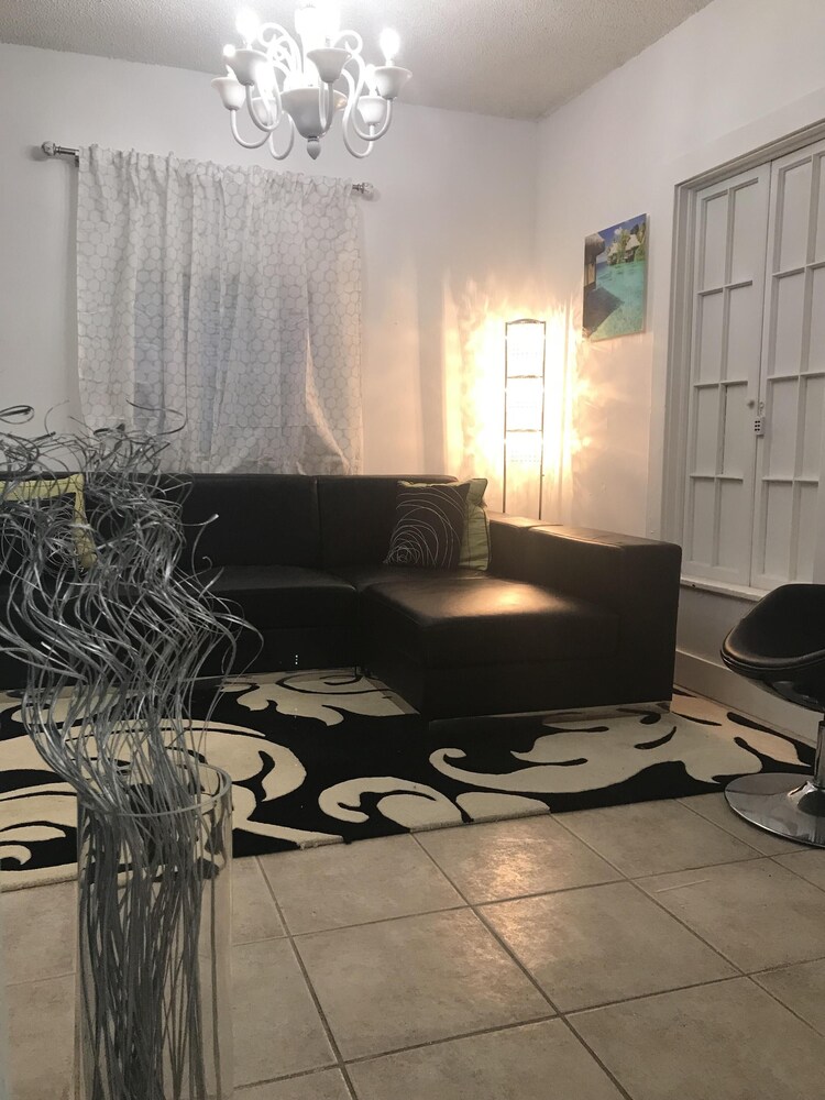 Cozy 4 Bdrm 2Bath Home close to Design District, Wynwood #ArtBasel #MiamiBeach