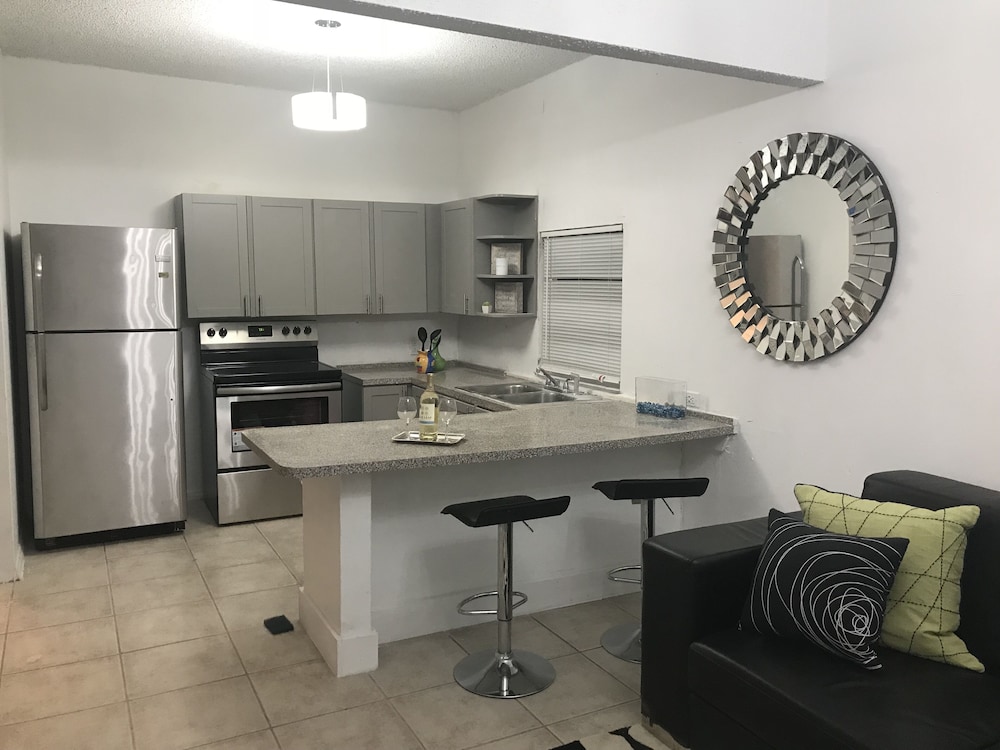 Cozy 4 Bdrm 2Bath Home close to Design District, Wynwood #ArtBasel #MiamiBeach