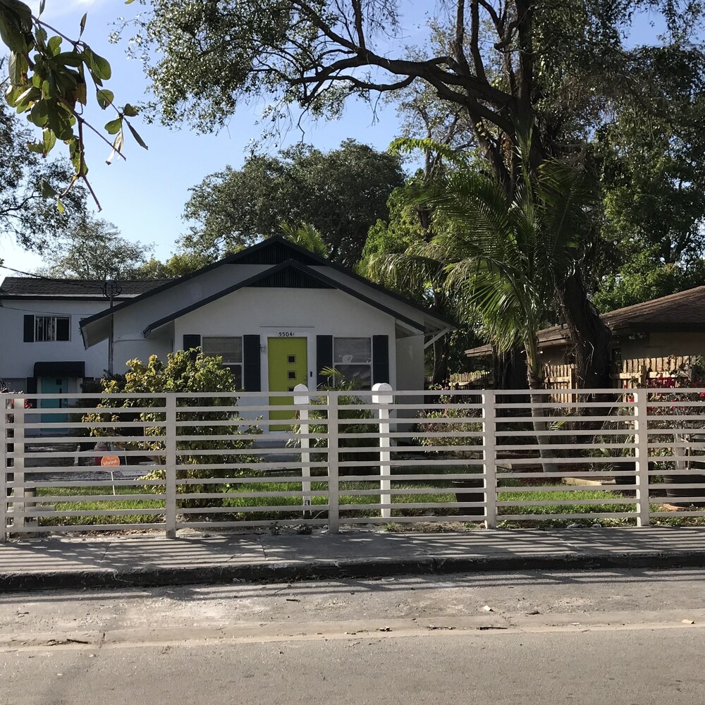 Cozy 4 Bdrm 2Bath Home close to Design District, Wynwood #ArtBasel #MiamiBeach