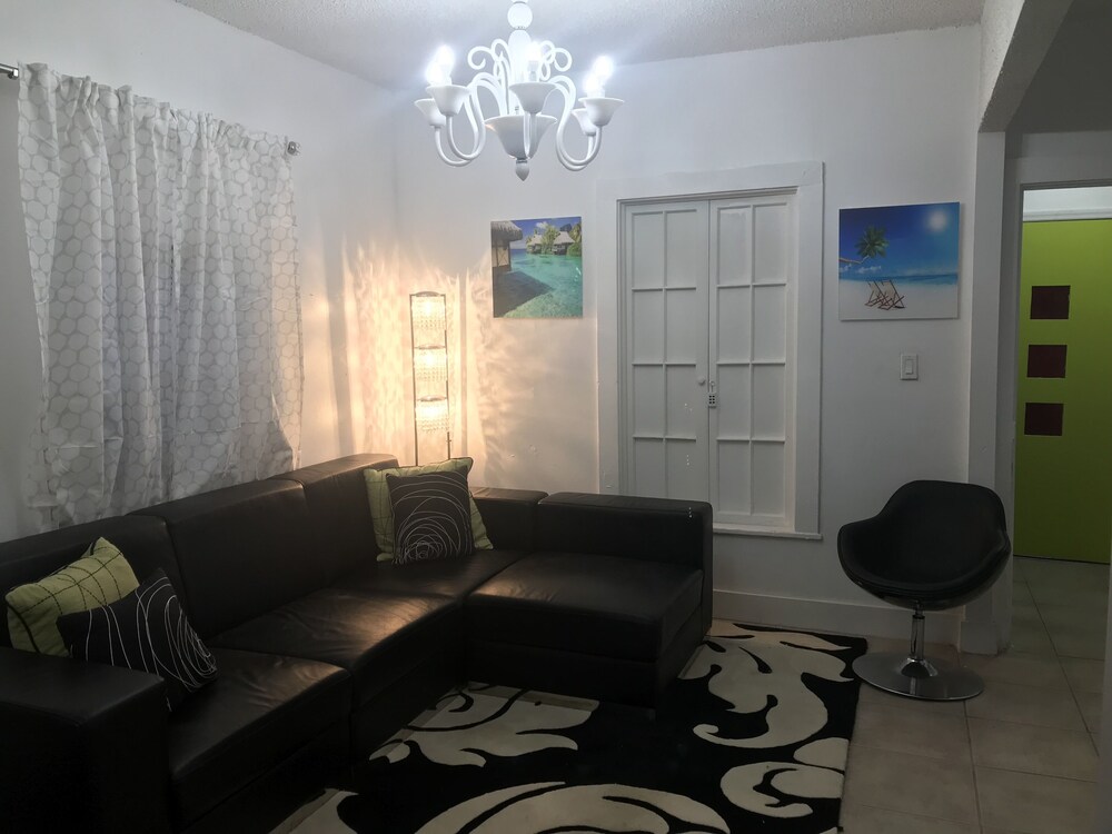 Cozy 4 Bdrm 2Bath Home close to Design District, Wynwood #ArtBasel #MiamiBeach