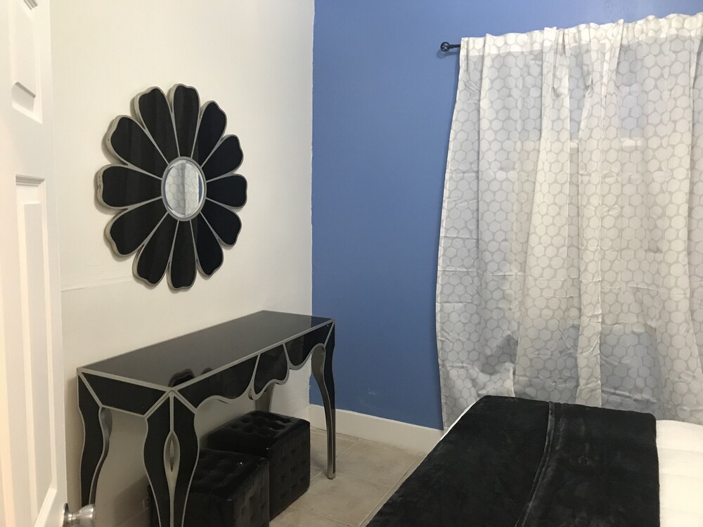 Cozy 4 Bdrm 2Bath Home close to Design District, Wynwood #ArtBasel #MiamiBeach