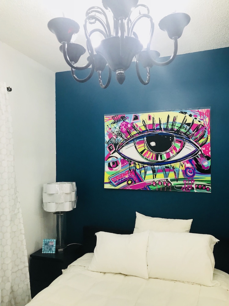 Cozy 4 Bdrm 2Bath Home close to Design District, Wynwood #ArtBasel #MiamiBeach