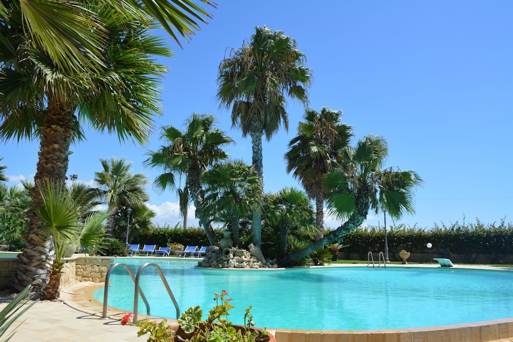 Luxury Villa in Sicily near the Sea with Swimming Pool and Tennis court