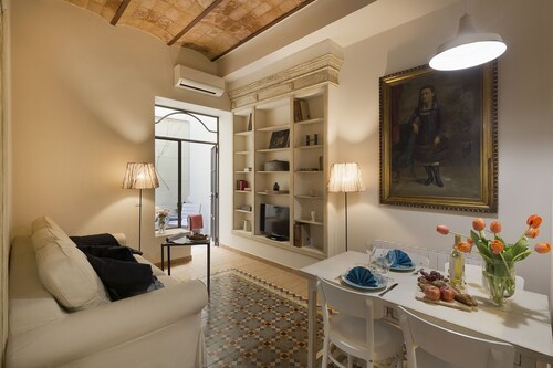 Nextdoor Llerona Deals 2018 Compare Save From Travelocity - 