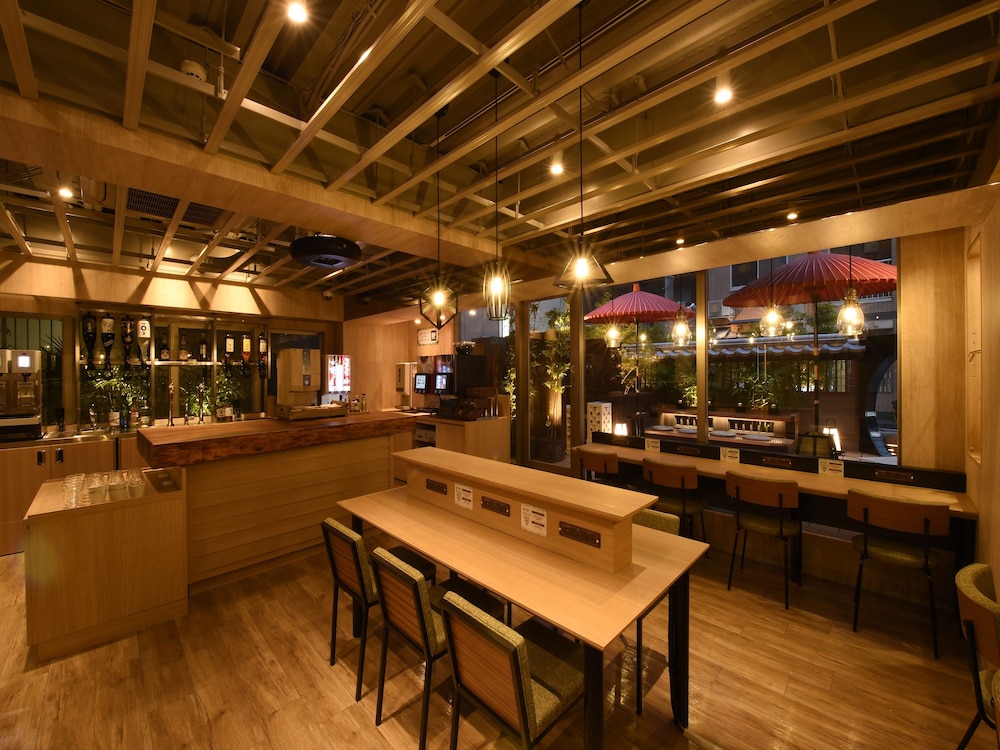 Capsule Hotel Anshin Oyado Premier Kyoto Shijo Karasuma | 2021 hinnat >> ebookers.fi