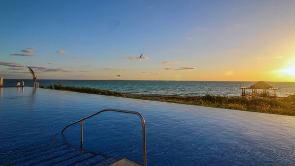 Infinity-Pool