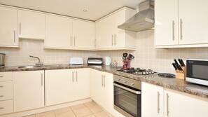 Fridge, microwave, oven, hob