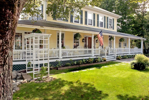 Check Expedia for Availability of Holbrook House