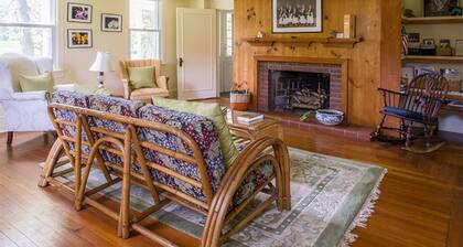 Le Petit Chateau Inn