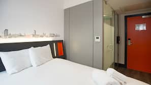 Iron/ironing board, WiFi, linens, wheelchair access