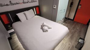 WiFi, linens, wheelchair access