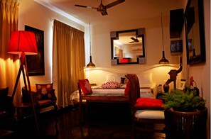 Deluxe Double Room, Private Bathroom | 1 bedroom, premium bedding, desk, soundproofing