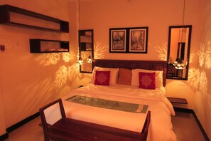 Deluxe Double Room, Private Bathroom | 1 bedroom, premium bedding, desk, soundproofing