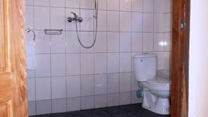 Shower, free toiletries