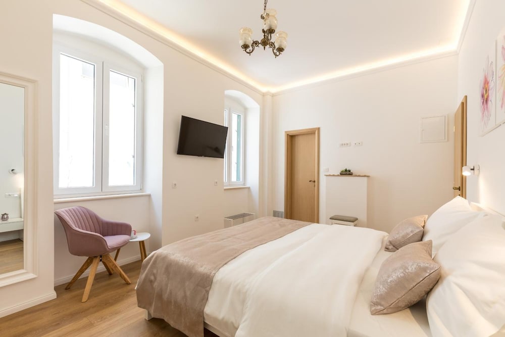 Spalato Luxury Rooms AU106 Deals & Reviews (Split, HRV) Wotif