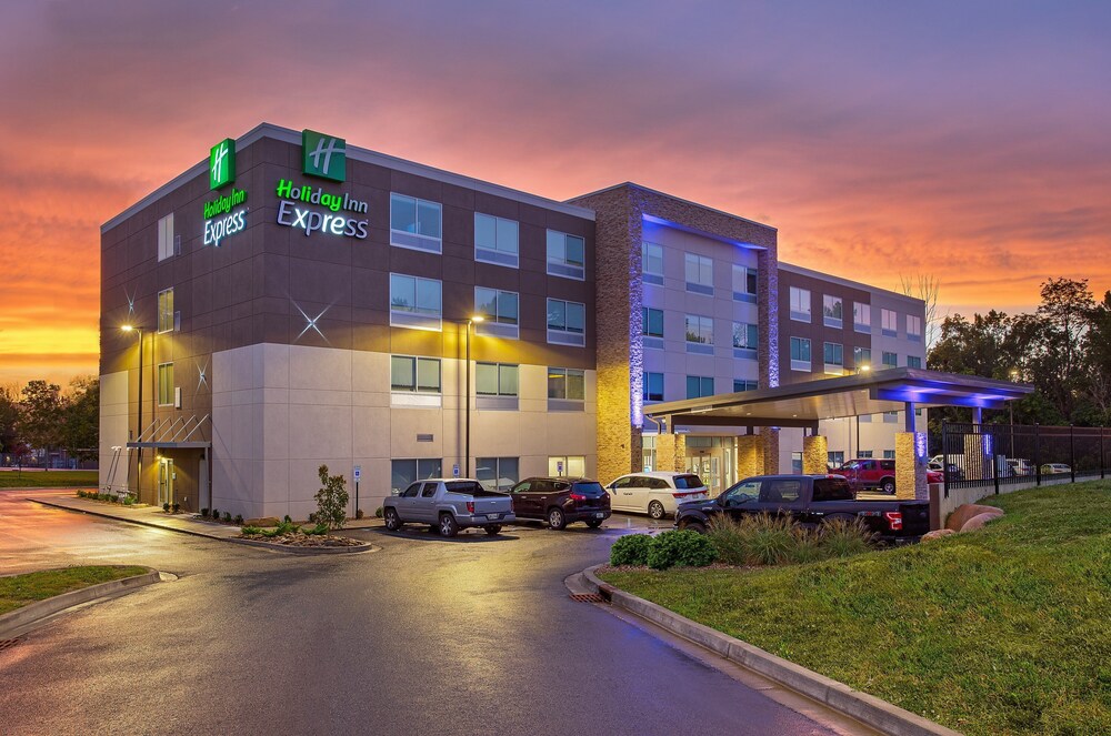 Holiday Inn Express Williamsburg, an IHG Hotel, Williamsburg: $110 Room Prices & Reviews | Travelocity