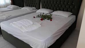 Hochwertige Bettwaren, Minibar, laptopgeeigneter Arbeitsplatz