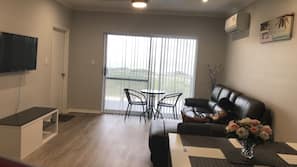 Flat-screen TV, Netflix, DVD player