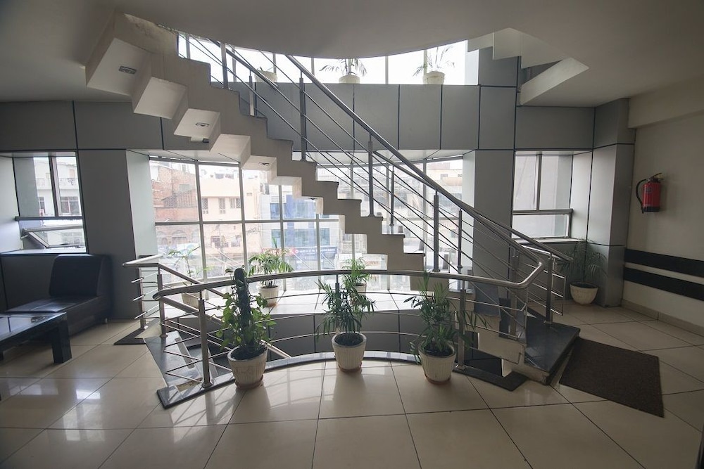Anr Hotels Lucknow 2018 Reviews Hotel Booking Expedia Co In Hotel Front Featured Image Lobby