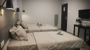 Desk, iron/ironing board, free WiFi, wheelchair access