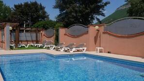 Piscine extérieure (ouverte en saison)