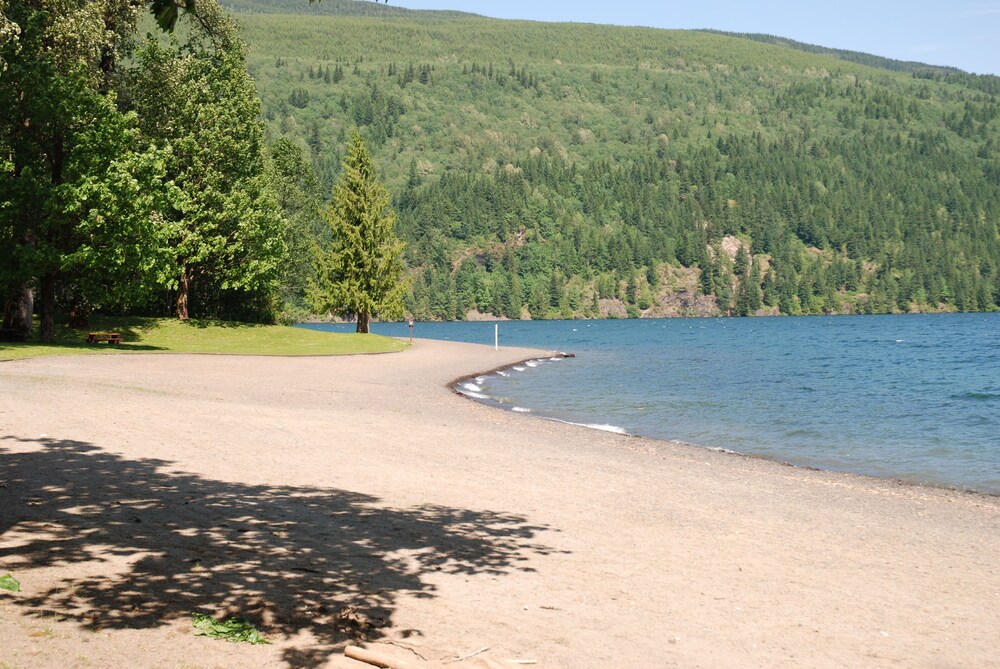 Luxury cottage Cultus Lake South A stunning family oriented resort