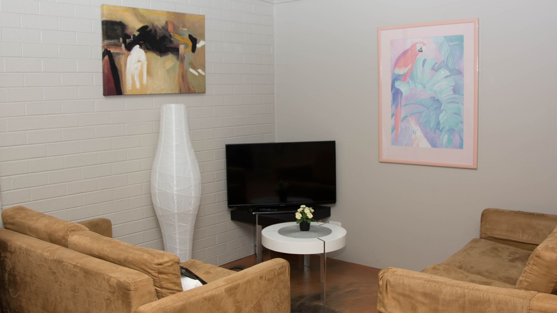 Westside Studio Apartments Room 9