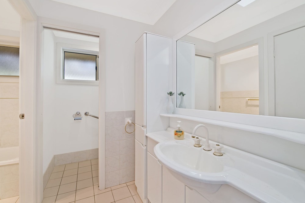 Aqualuna at Lighthouse Beach, 8 Capalla Court,