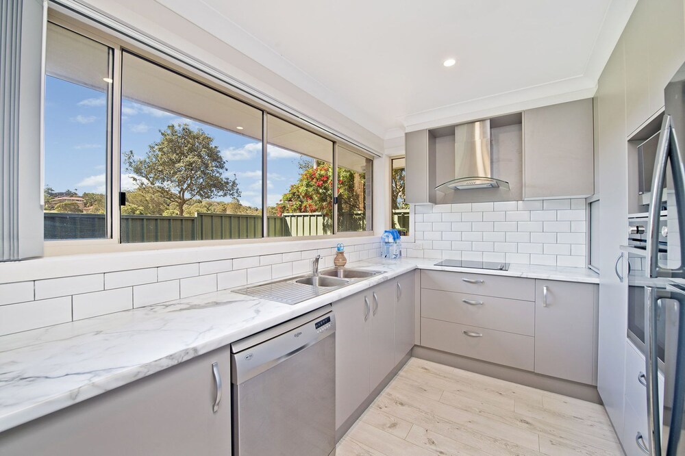 Aqualuna at Lighthouse Beach, 8 Capalla Court,