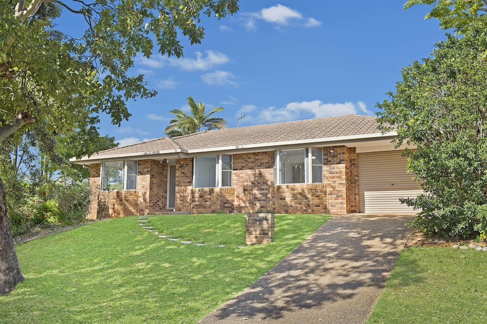 Aqualuna at Lighthouse Beach, 8 Capalla Court,