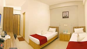 1 bedroom, premium bedding, free minibar, desk
