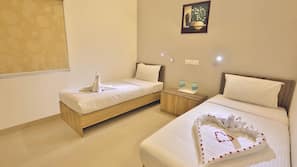 1 bedroom, premium bedding, free minibar, desk