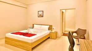 1 bedroom, premium bedding, free minibar, desk