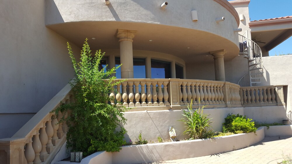 Luxurious and beautiful Mansion nearby downtown Tucson