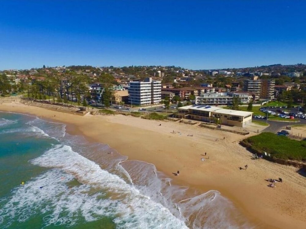 Beachside Luxury - Enjoy the Sound of the sea