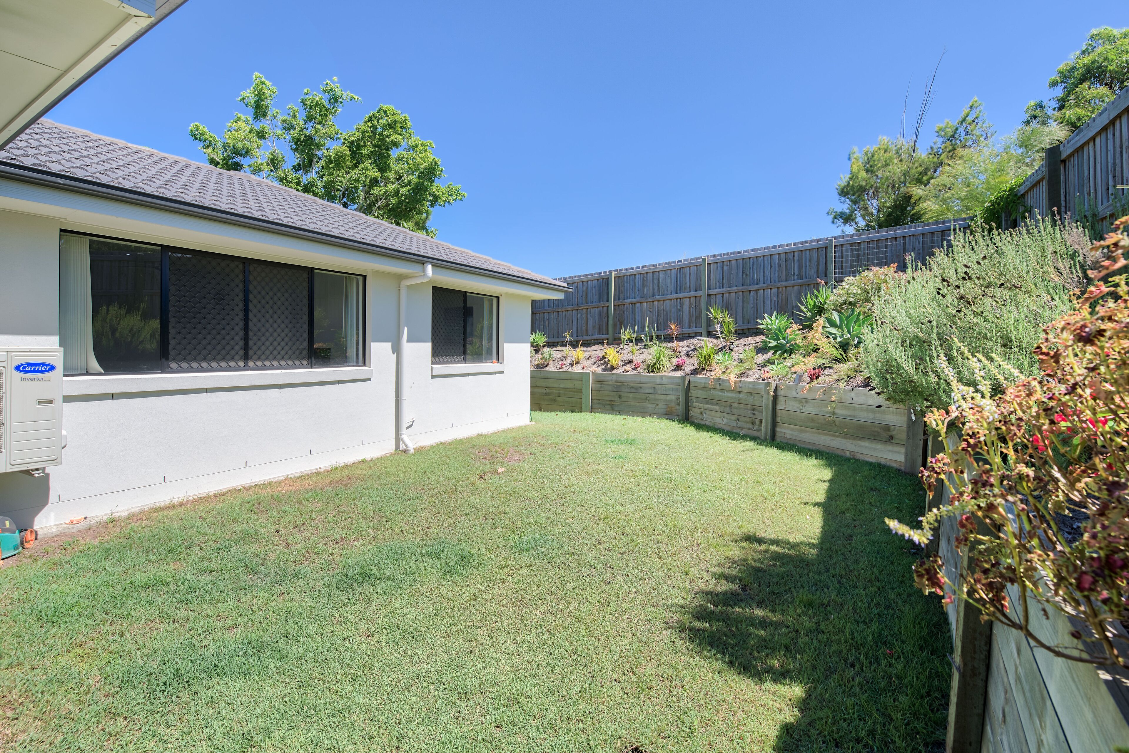 Amazing Value! Entire Home near Theme Parks &Westfield, unlimited WIFI