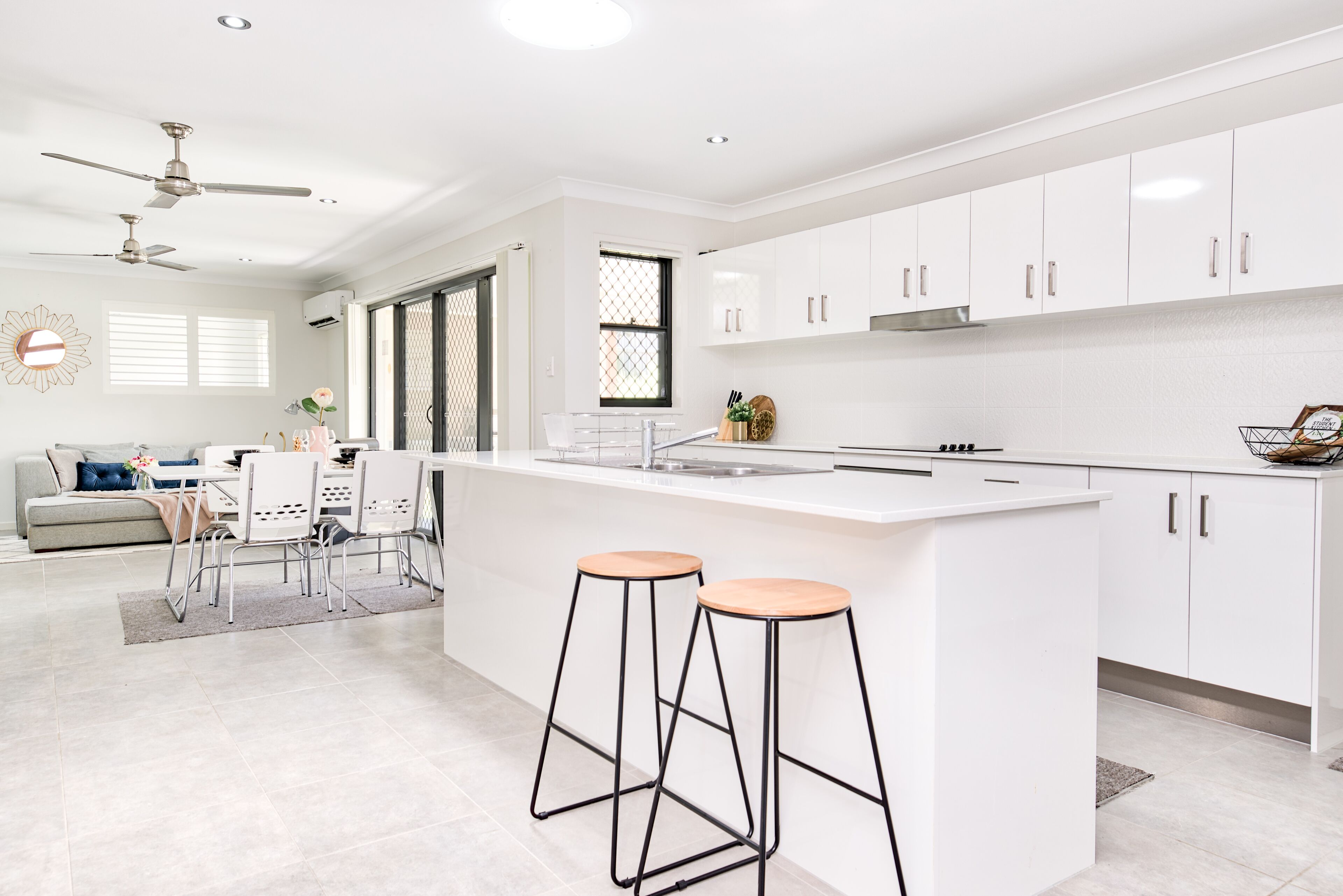 Amazing Value! Entire Home near Theme Parks &Westfield, unlimited WIFI