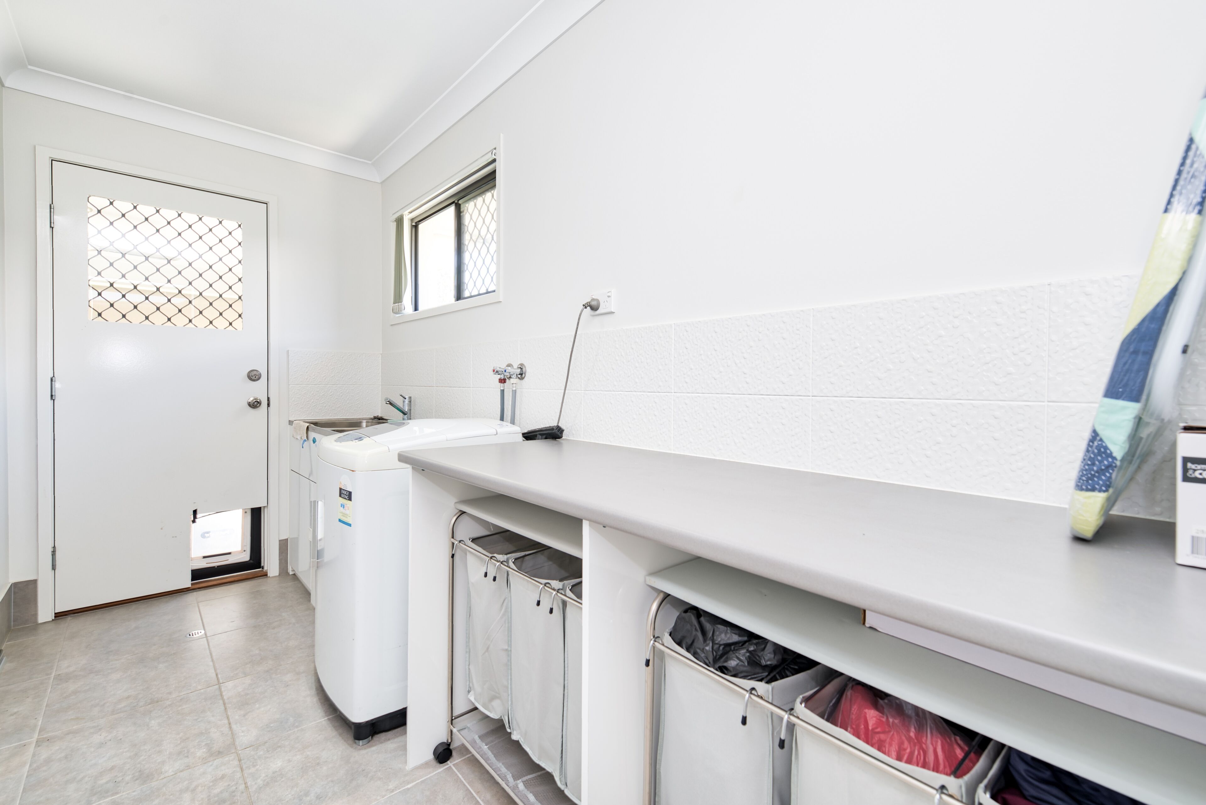 Amazing Value! Entire Home near Theme Parks &Westfield, unlimited WIFI