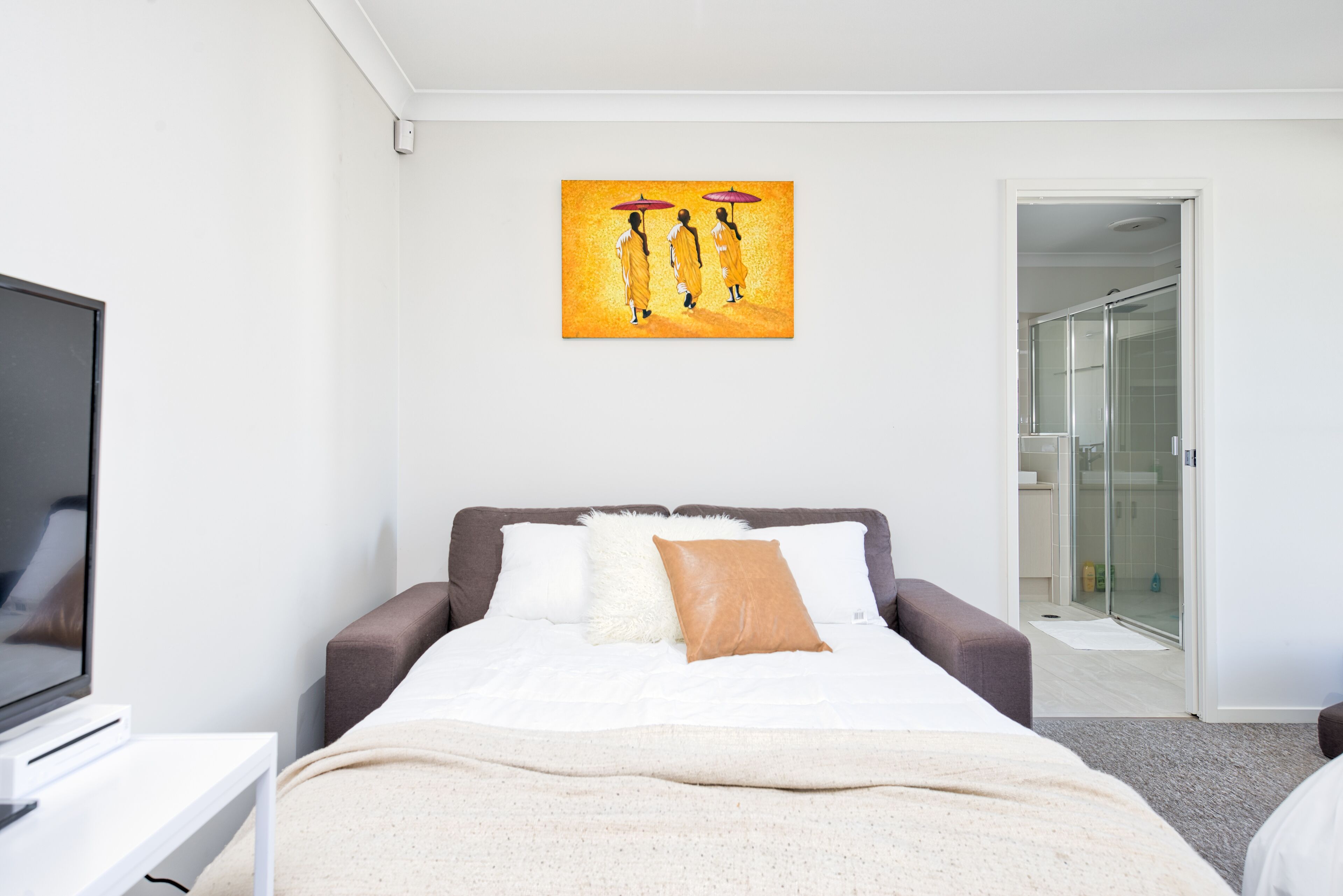 Amazing Value! Entire Home near Theme Parks &Westfield, unlimited WIFI