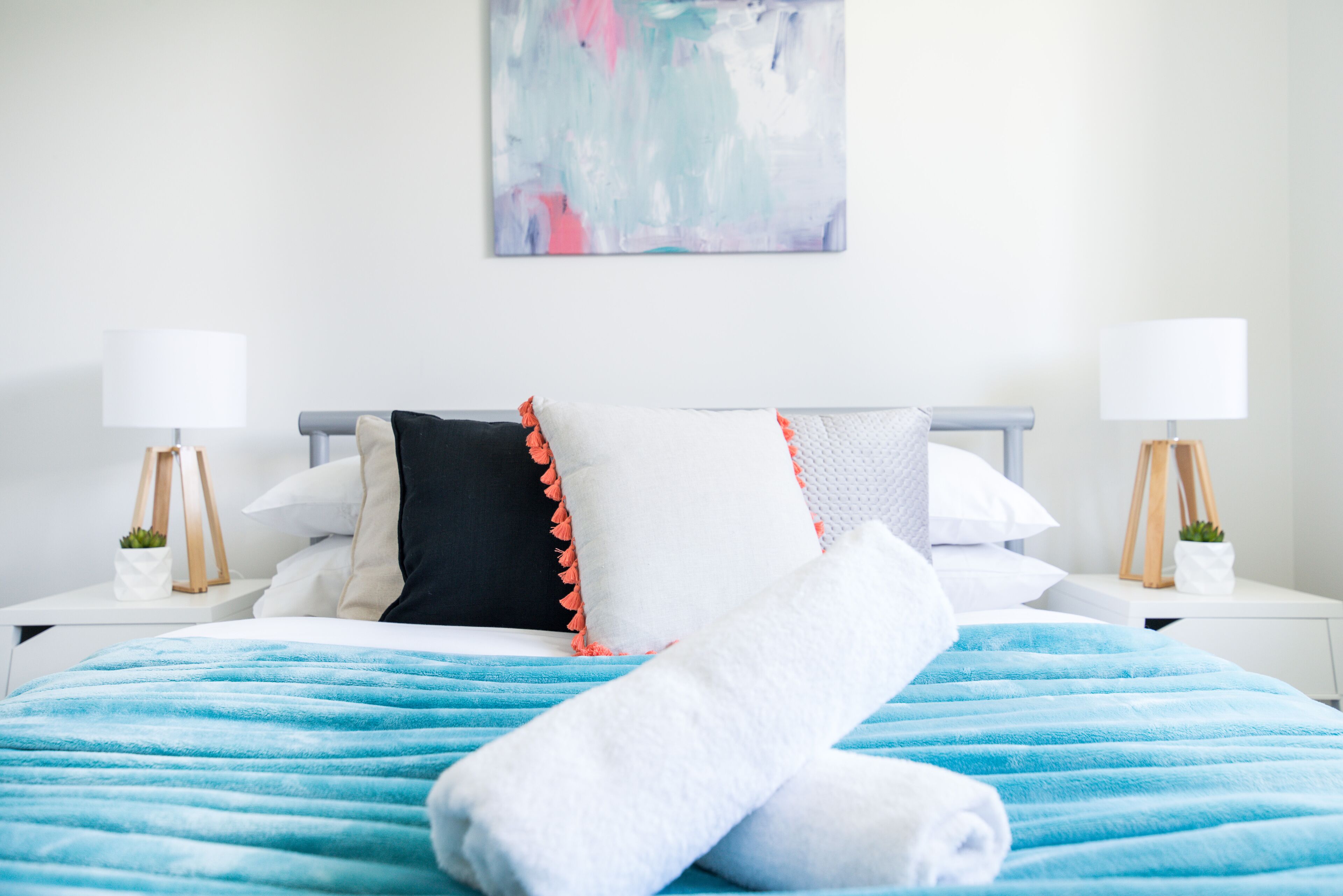 Amazing Value! Entire Home near Theme Parks &Westfield, unlimited WIFI